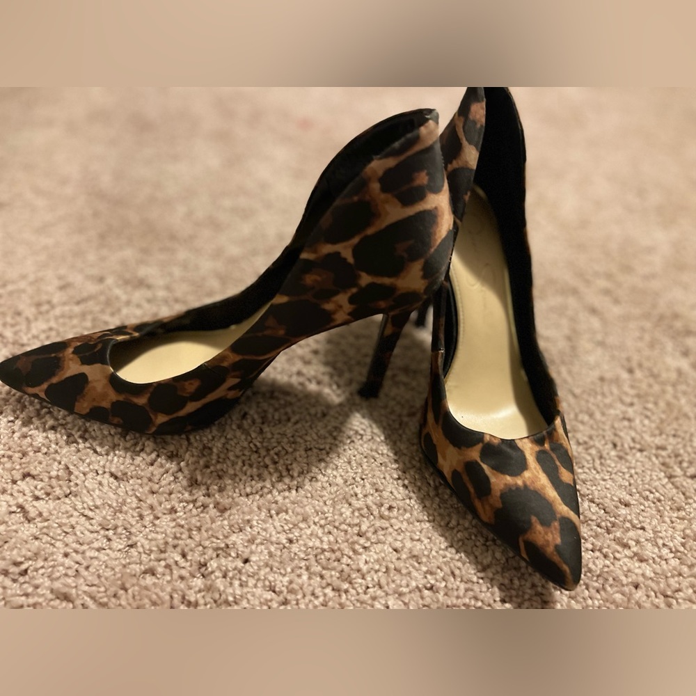 Jessica Simpson adorably cute heels